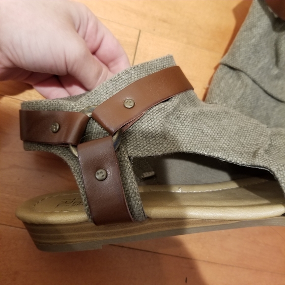 NWOT Stylish canvas covered zip up sandal … - Picture 2 of 8